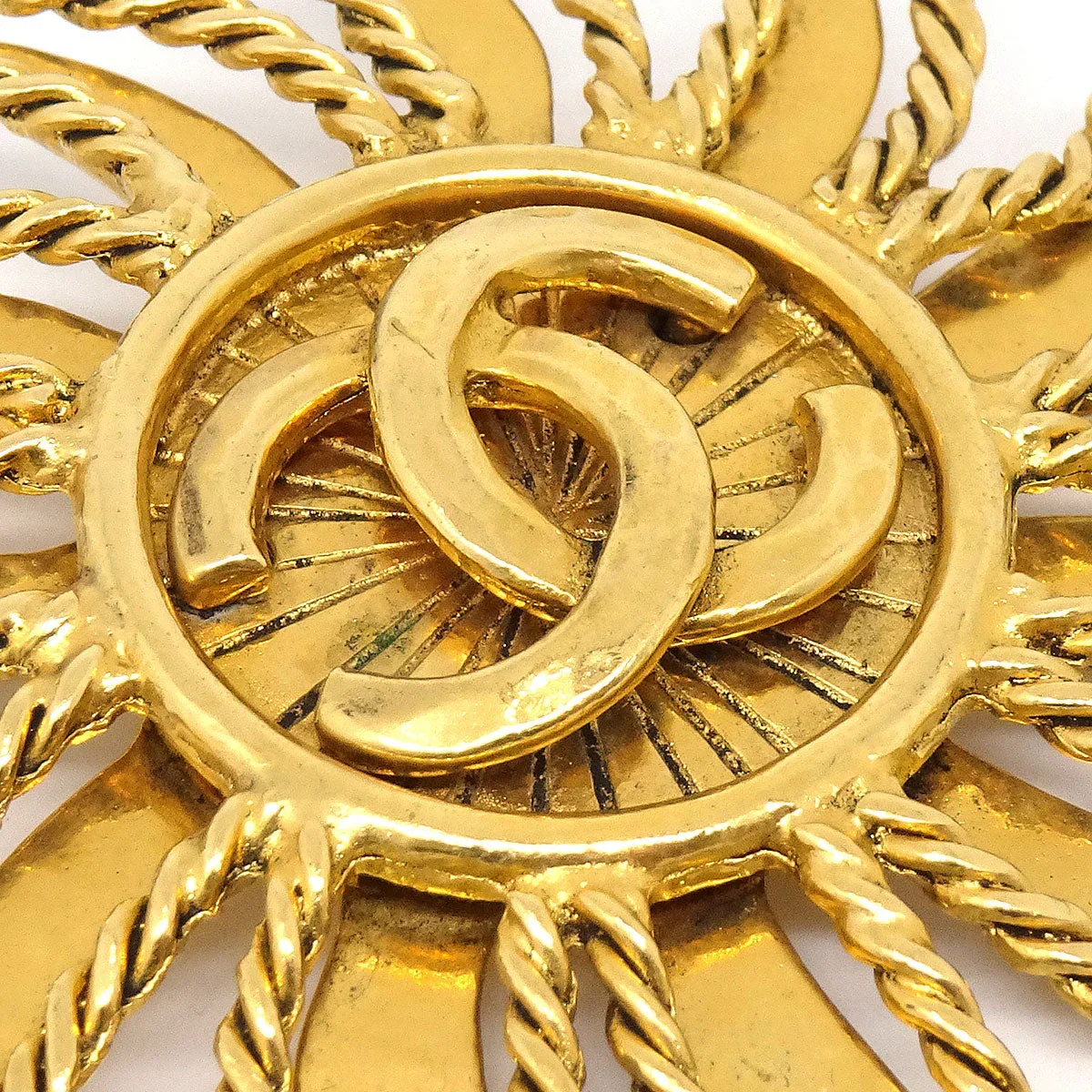 CHANEL Sun Brooch Gold 94A - Image 2