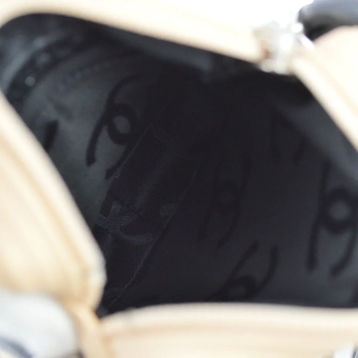 Chanel 2003-2004 Beige Black Calfskin Cambon Ligne Shoulder Bag - Image 7