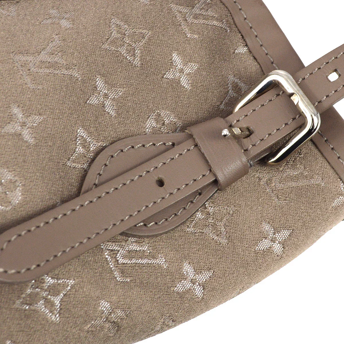 Louis Vuitton 2001 Beige Monogram Satin Little Bucket Handbag M92145 - Image 5