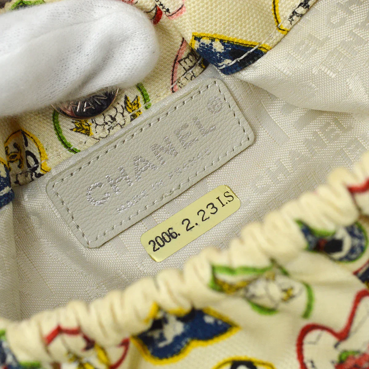 Chanel 2005-2006 White Canvas Valentine Chain Handbag - Image 8