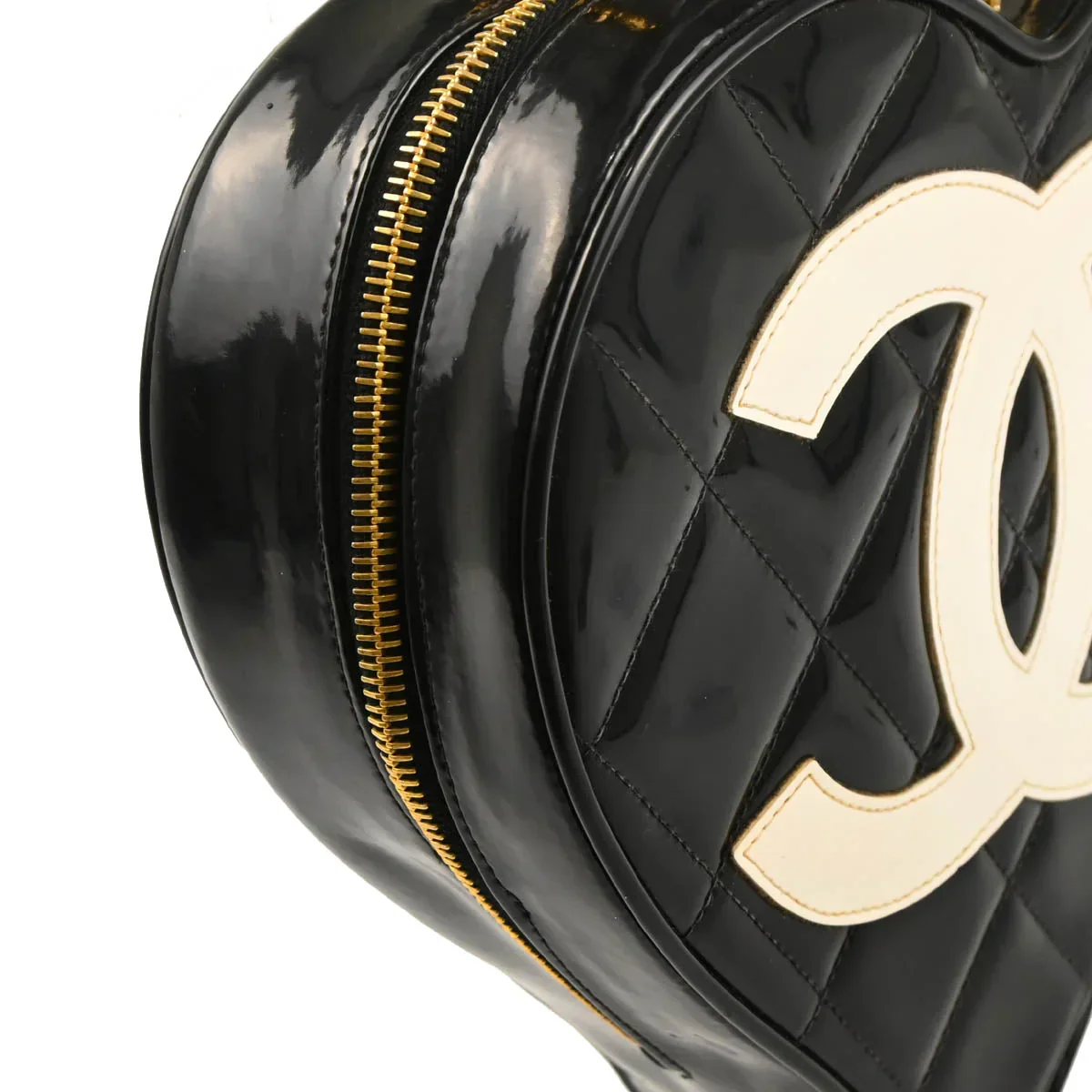 Chanel Black Patent Leather Heart Vanity Handbag - Image 3