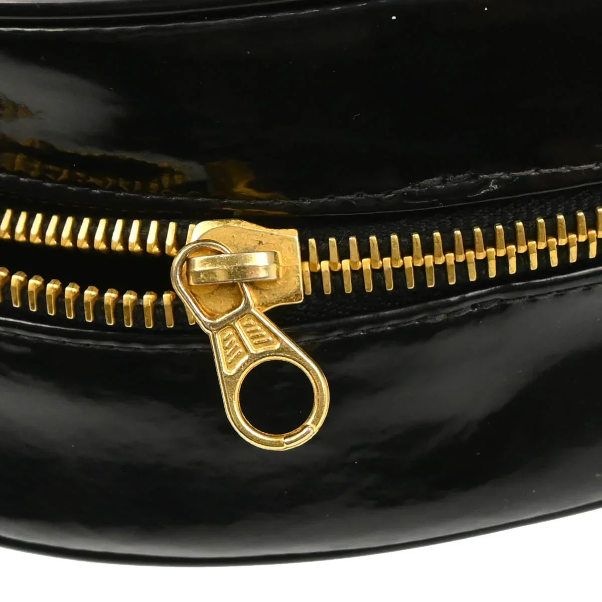 Chanel Black Patent Leather Heart Vanity Handbag - Image 6