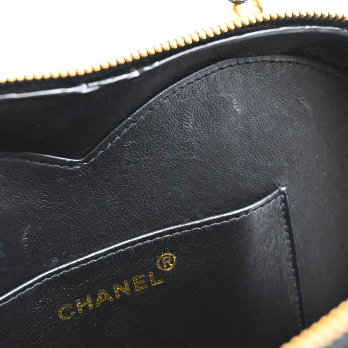 Chanel Black Patent Leather Heart Vanity Handbag - Image 9