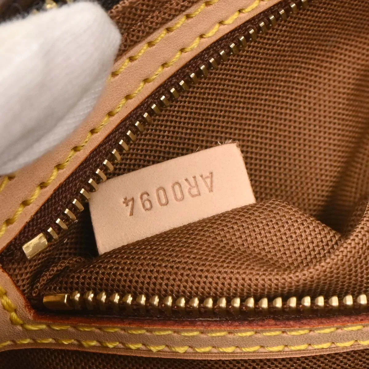 Louis Vuitton 2004 Monogram Panda Trotteur Shoulder Bag M51241 - Image 10