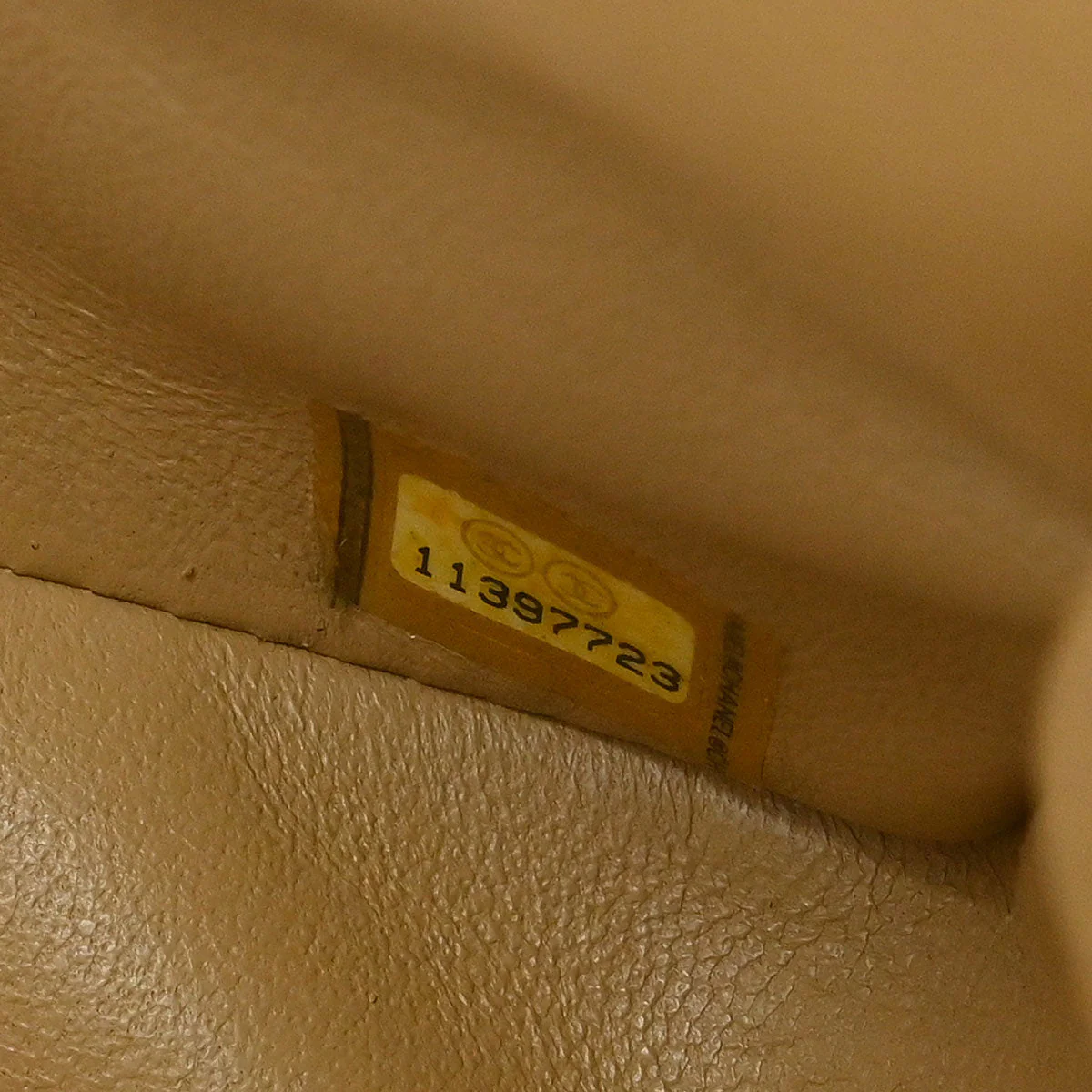 Chanel 2006-2008 Beige Caviar East West Shoulder Bag - Image 10