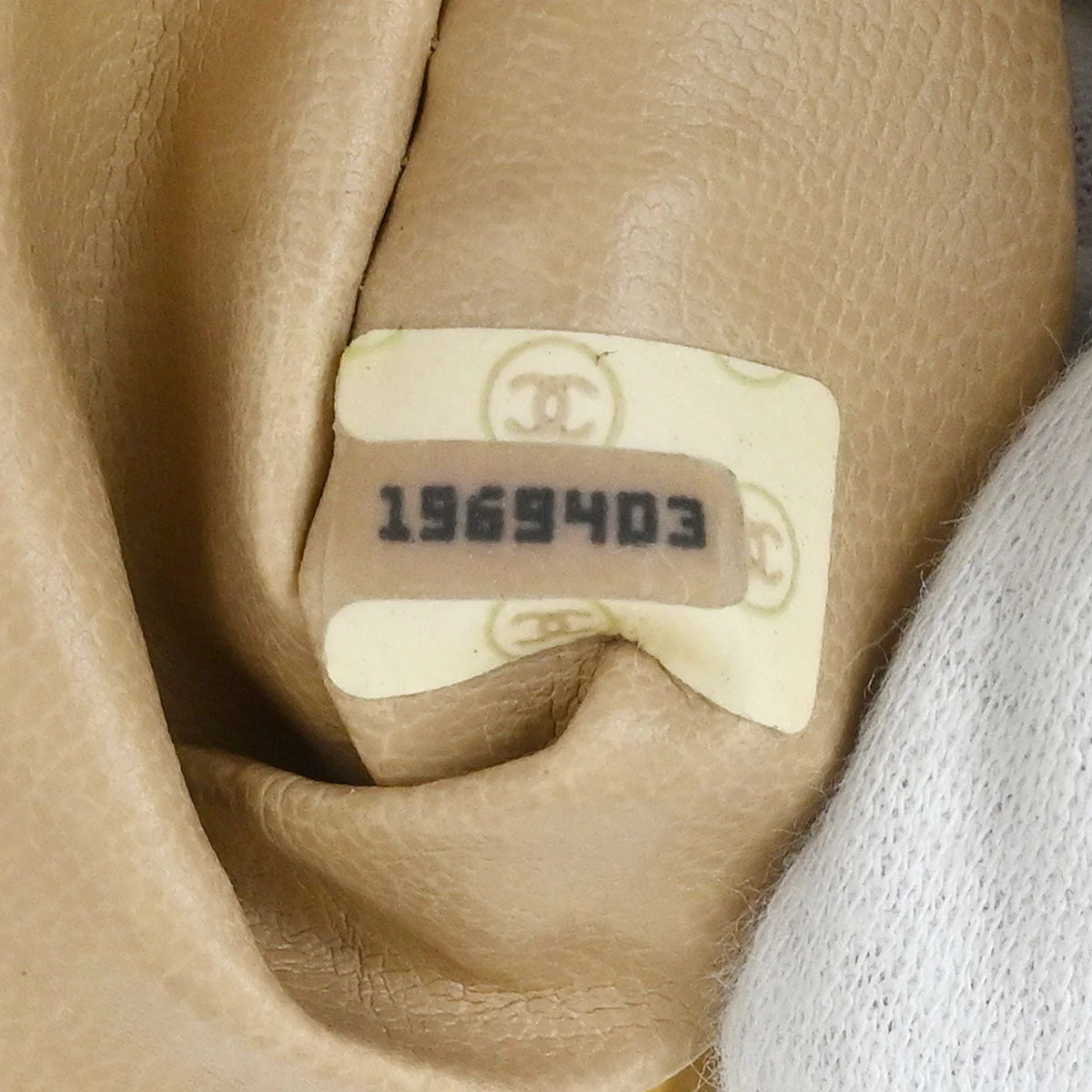 Chanel 1989-1991 Beige Caviar Shoulder Bag - Image 11