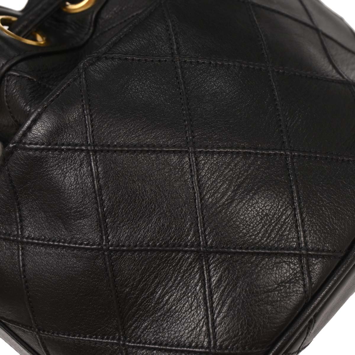 Chanel 1986-1988 Black Lambskin Bicolore Bucket Shoulder Bag - Image 4