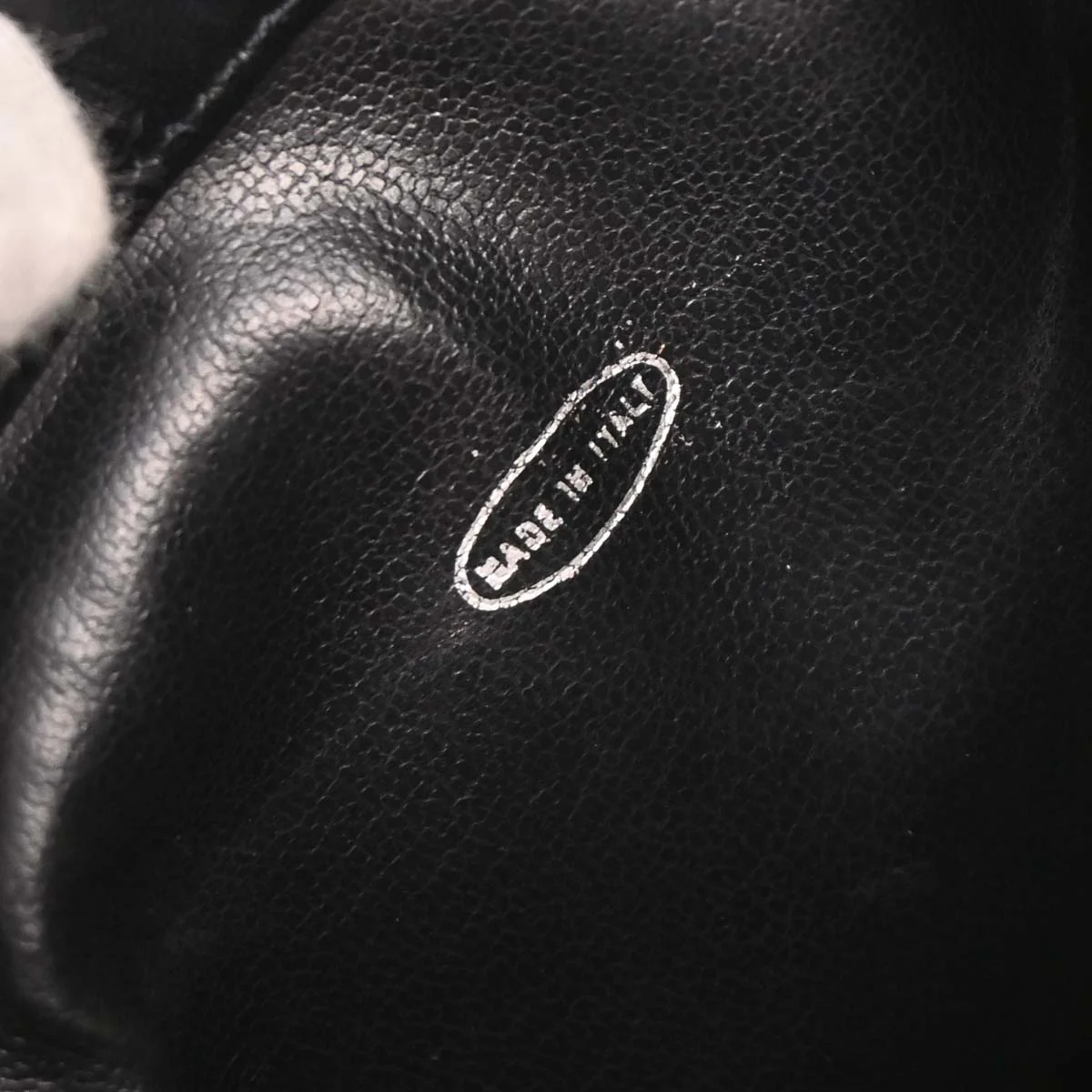 Chanel 1986-1988 Black Lambskin Bicolore Bucket Shoulder Bag - Image 9