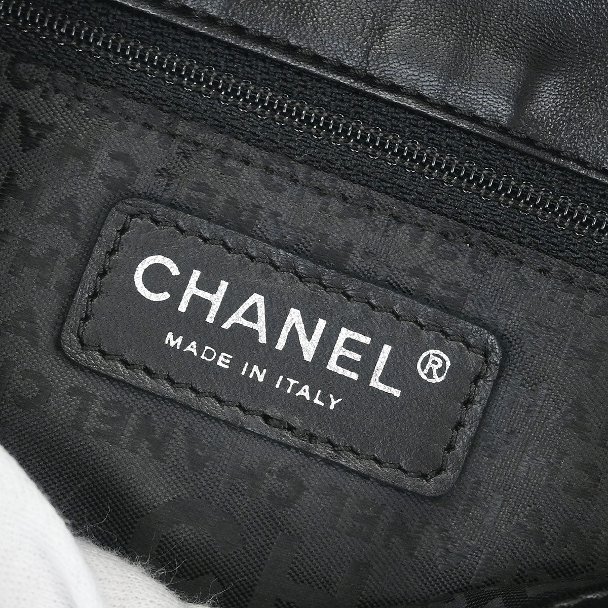 Chanel 2006-2008 Black Lambskin No.5 Choco Bar Shoulder Bag - Image 9