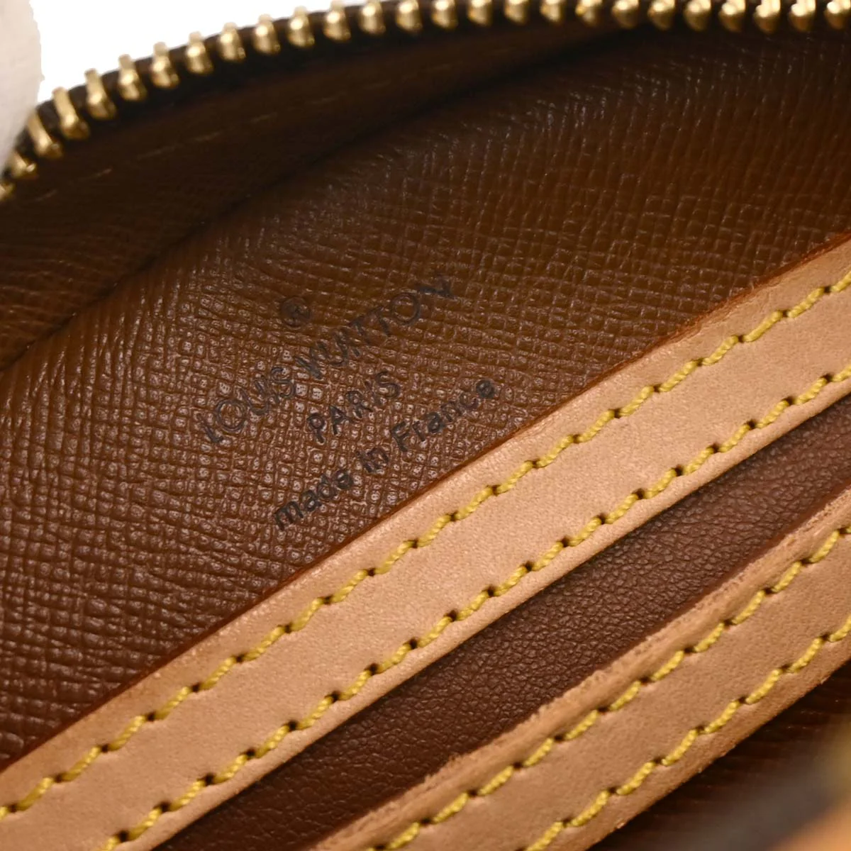 Louis Vuitton 2004 Monogram Blois Crossbody Bag M51221 - Image 9