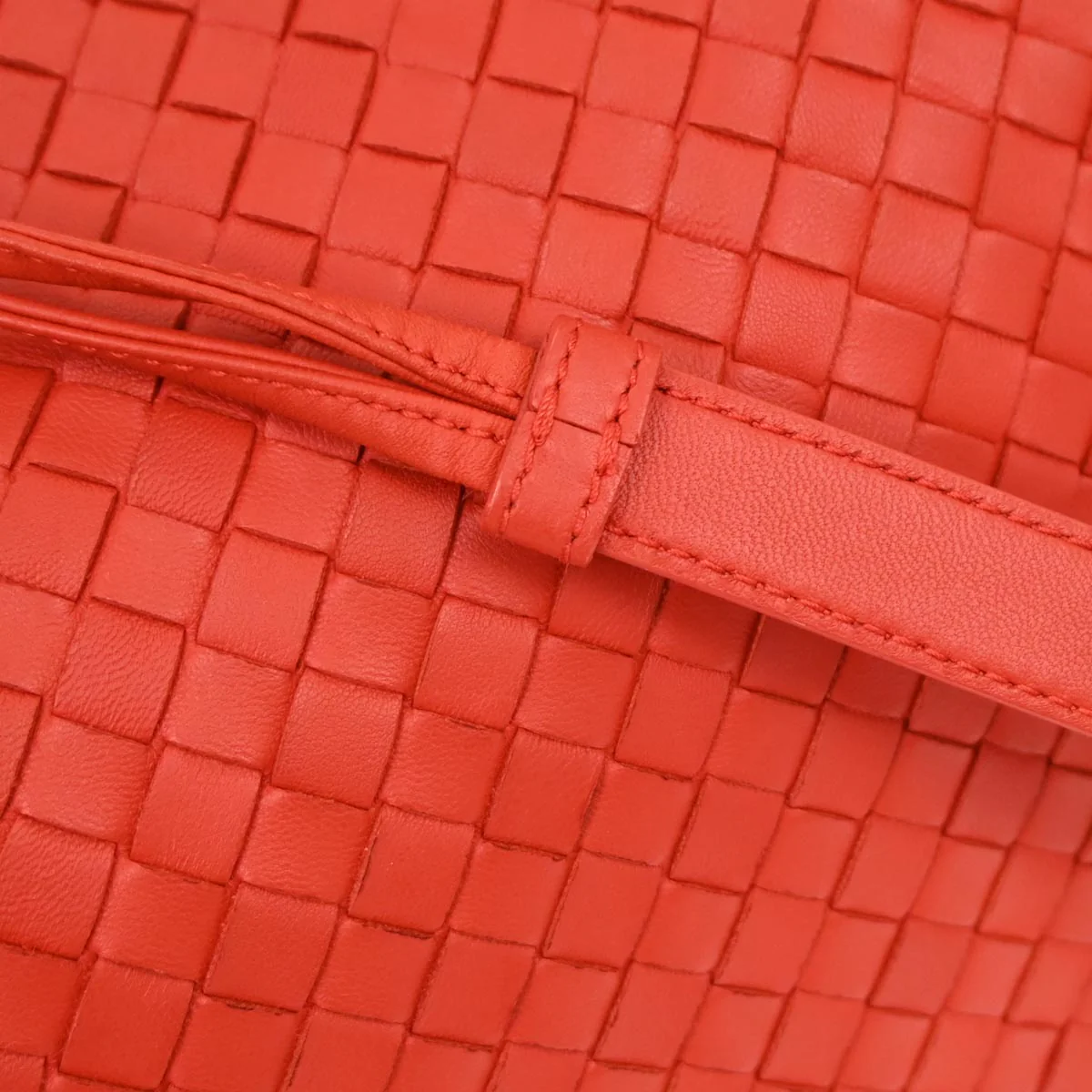 Bottega Veneta Red Lambskin Intrecciato Shoulder Bag - Image 4