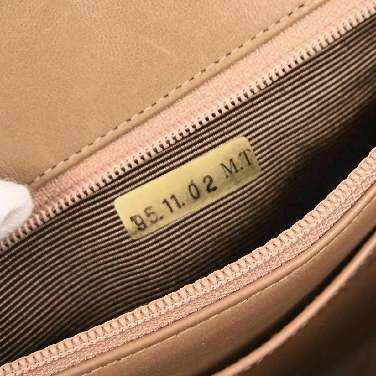 Chanel 1994-1996 Beige Lambskin Medium Single Flap Shoulder Bag - Image 7