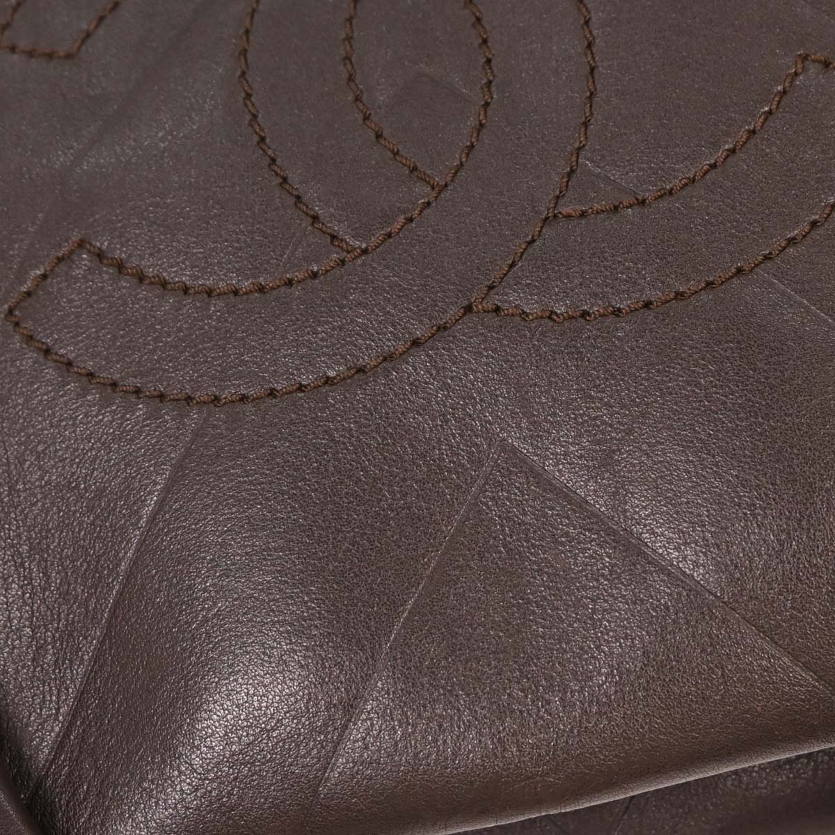 Chanel 2005-2006 Brown Lambskin Chevron Handbag - Image 4