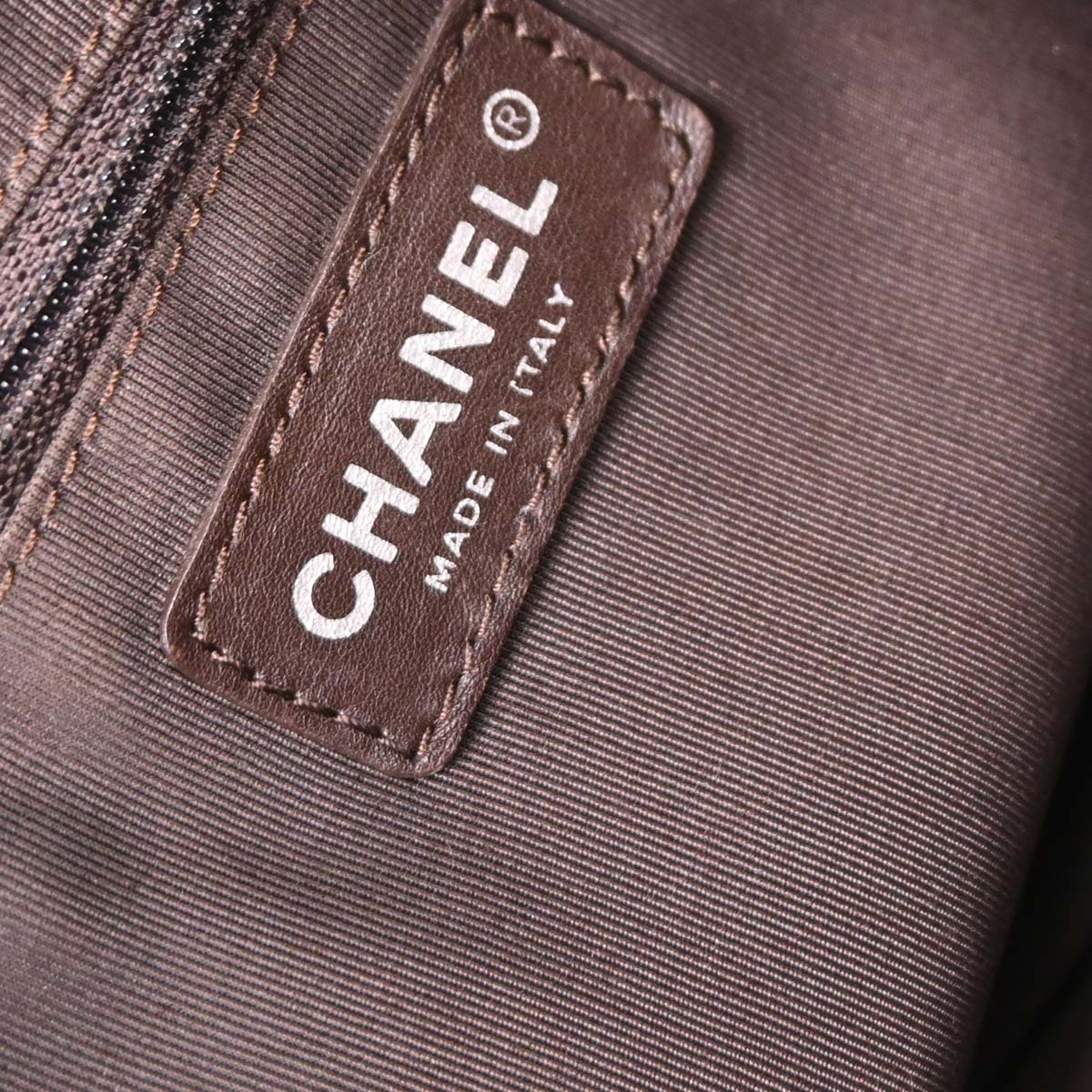 Chanel 2005-2006 Brown Lambskin Chevron Handbag - Image 9