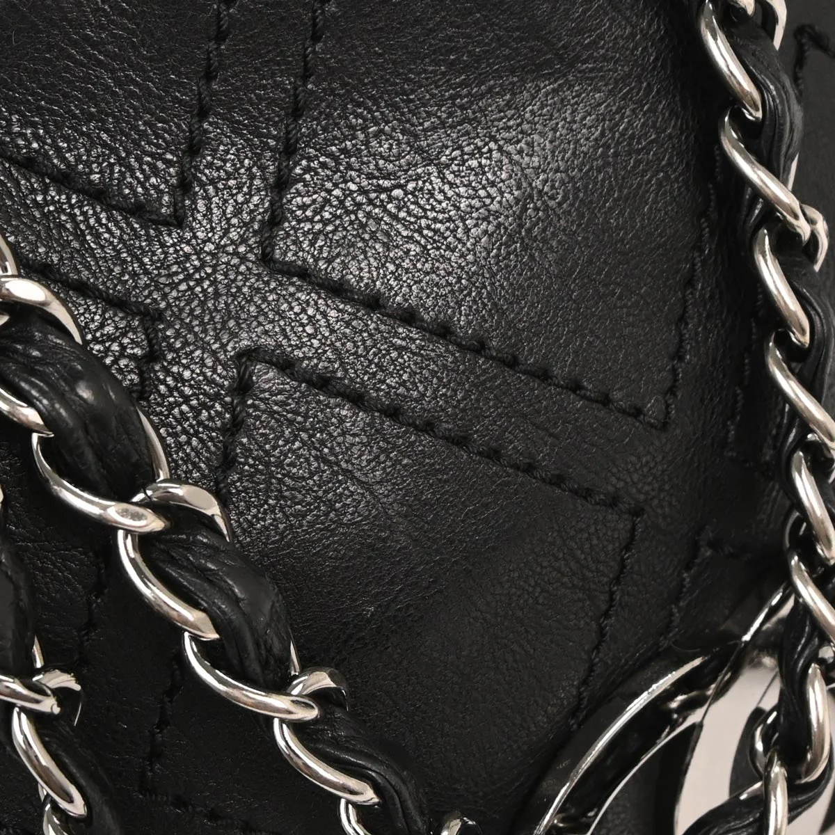 Chanel Black Lambskin Diamond Stitch Handbag - Image 3