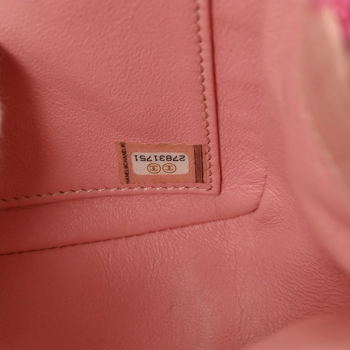 Chanel 2019 Pink Tweed Filigree Shoulder Bag - Image 10