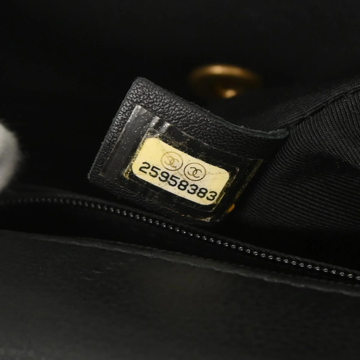 Chanel 2018 Black Calfskin Chevron Shoulder Bag - Image 10