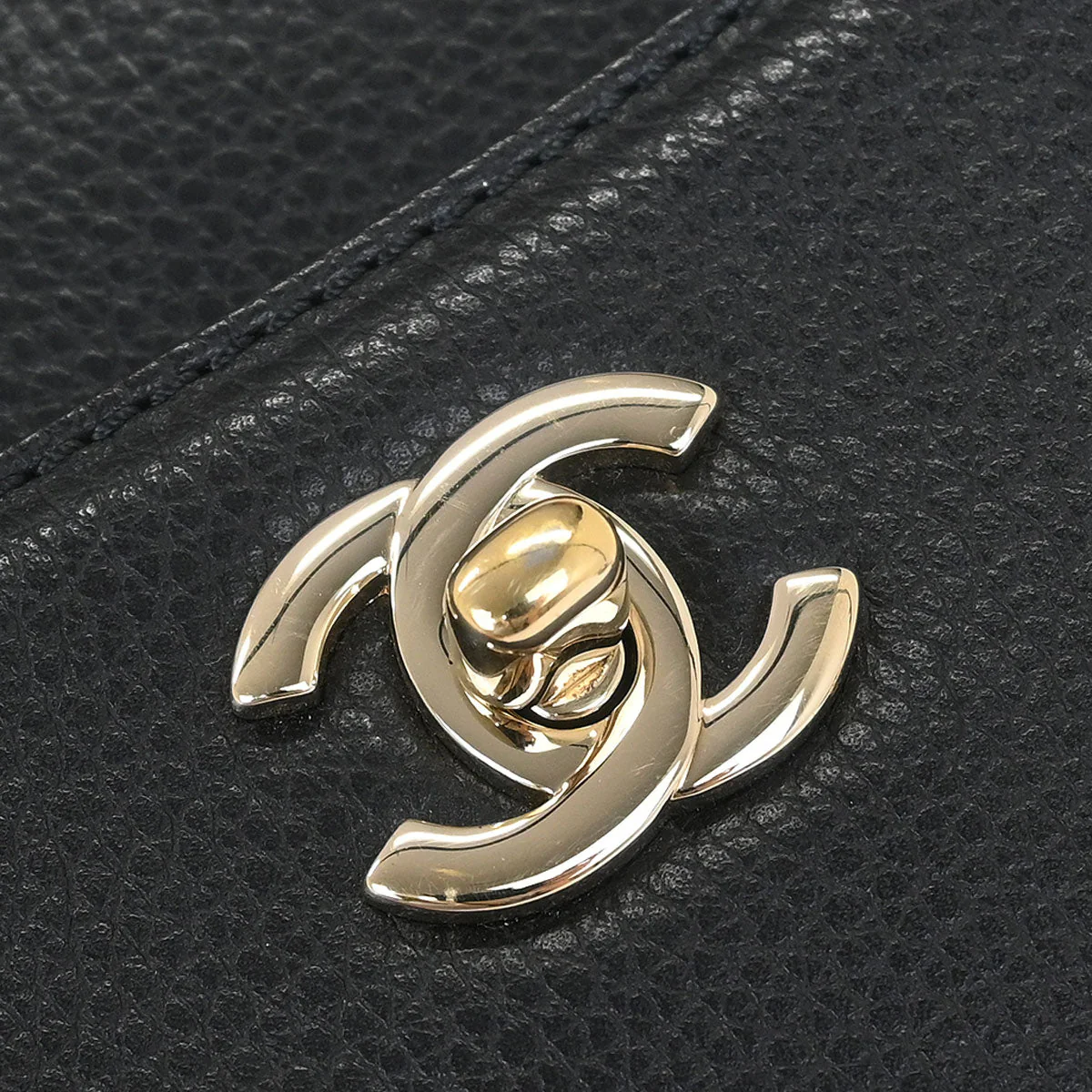 Chanel 2017-2018 Black Calfksin Neo Executive Tote - Image 4