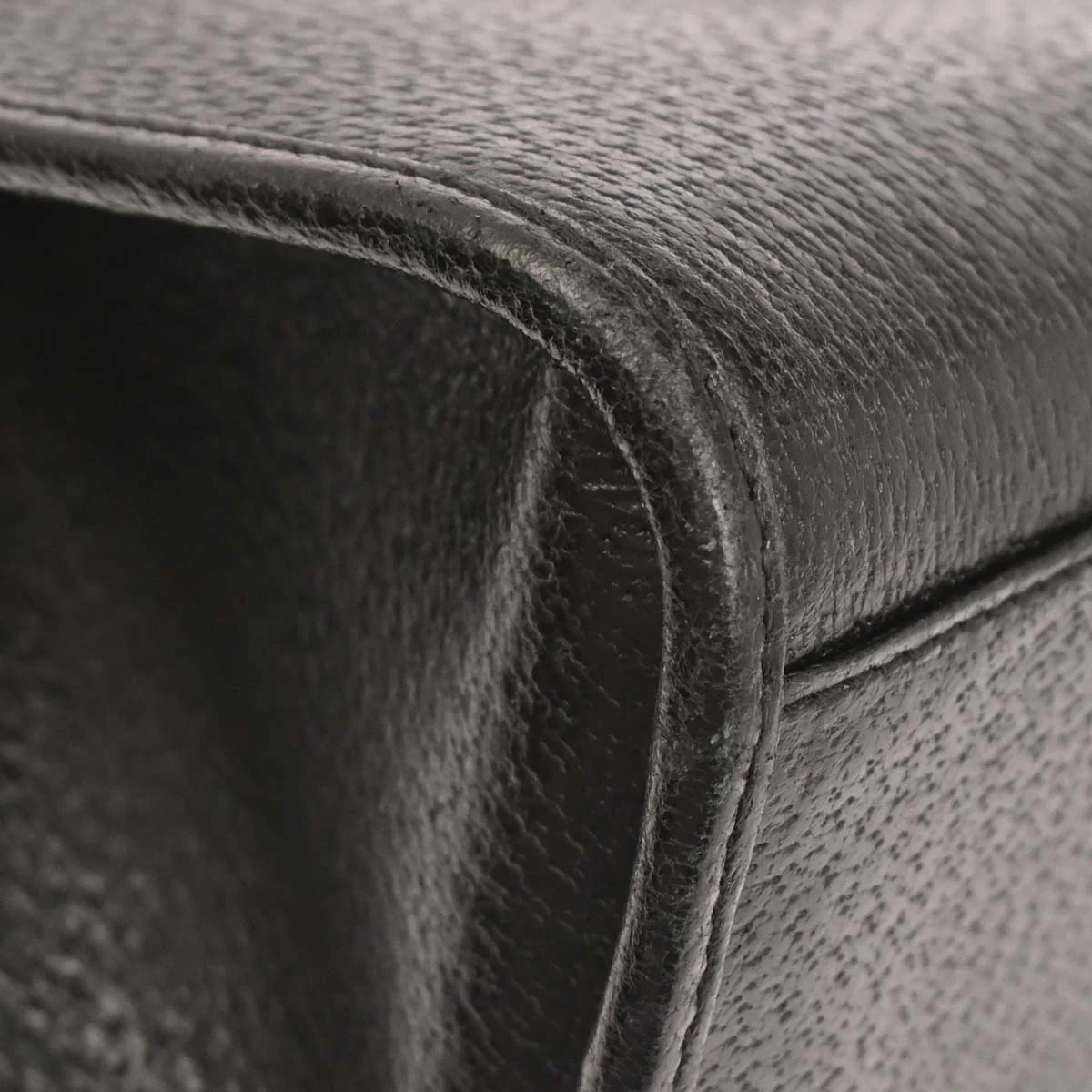 Gucci Black Pigskin Handbag - Image 5
