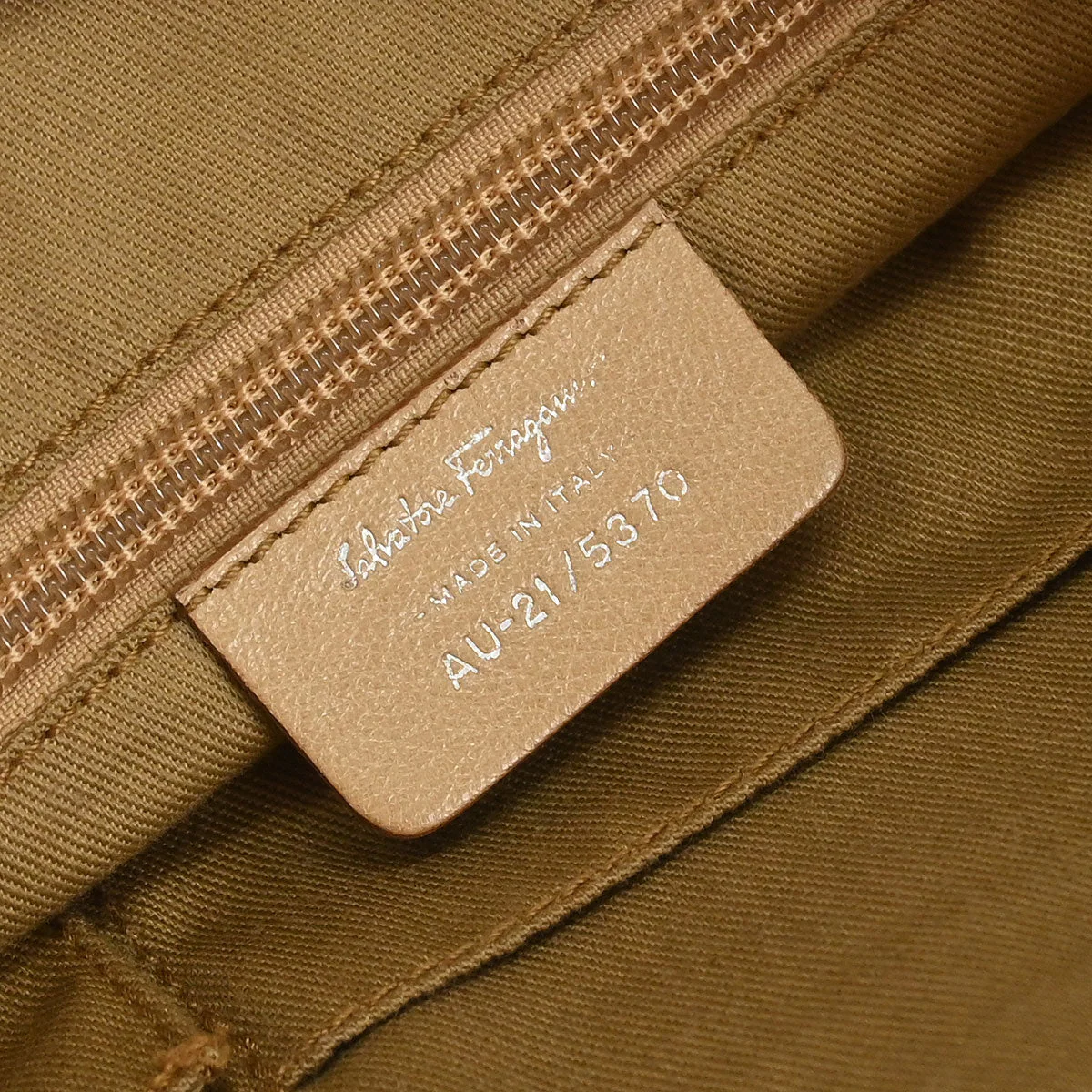 Salvatore Ferragamo Beige Leather Gancini Handbag - Image 9