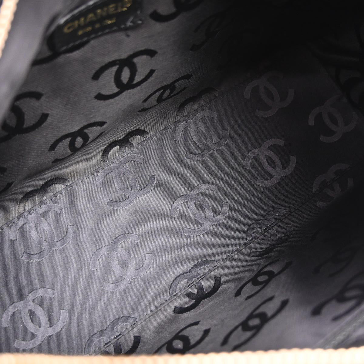 Chanel 2002-2003 Black Caviar Skin Handbag - Image 8