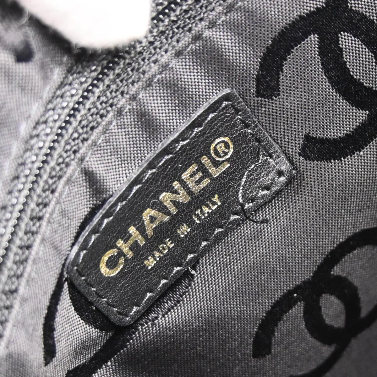 Chanel 2002-2003 Black Caviar Skin Handbag - Image 9