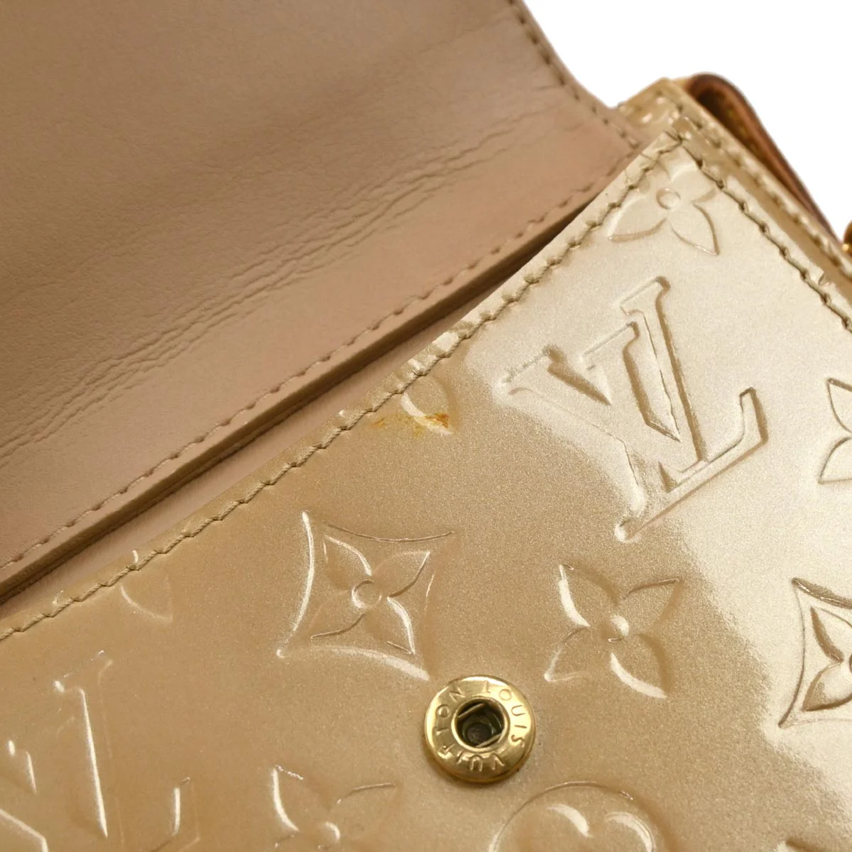 Louis Vuitton 2005 Beige Monogram Vernis Motte Shoulder Bag M91136 - Image 10