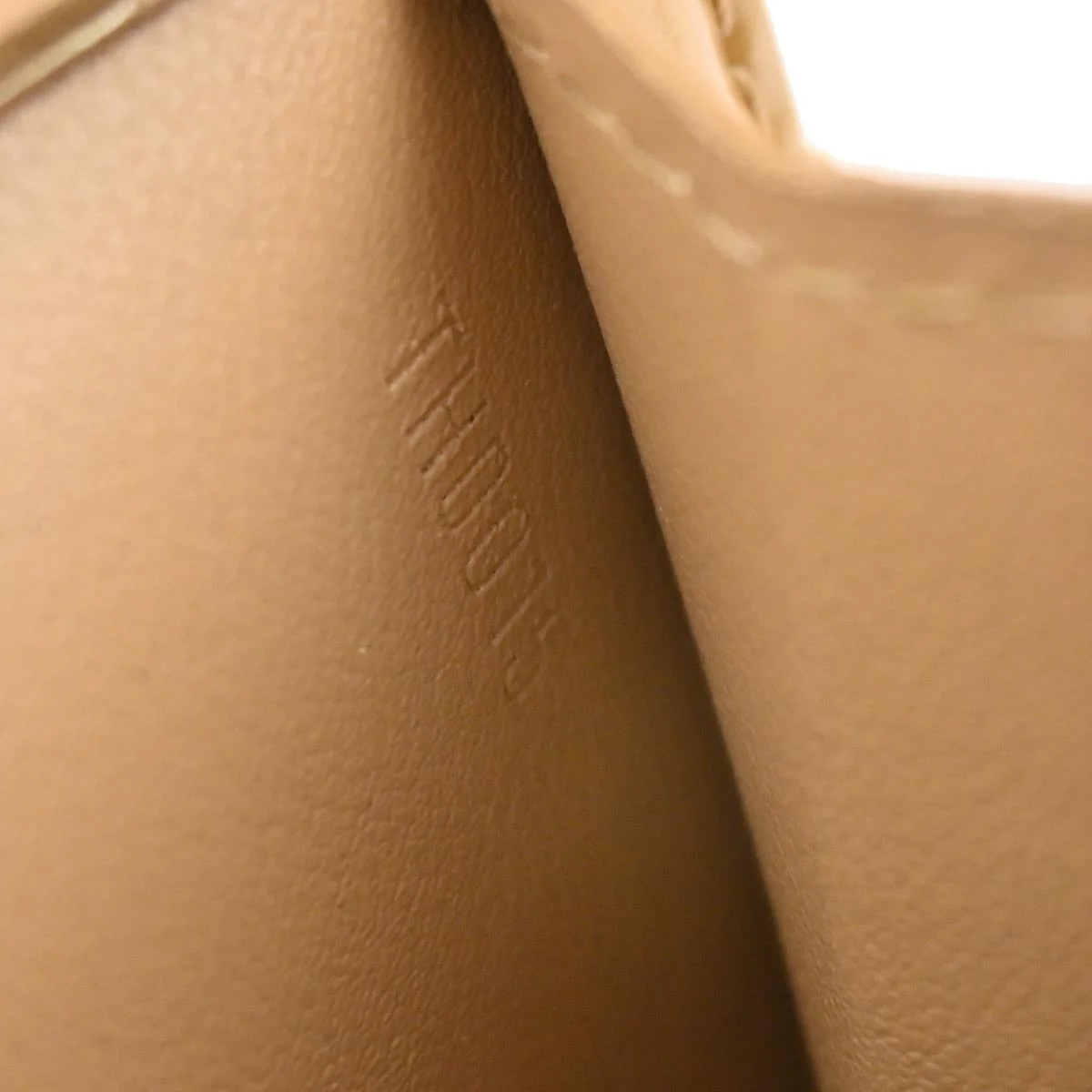 Louis Vuitton 2005 Beige Monogram Vernis Motte Shoulder Bag M91136 - Image 9