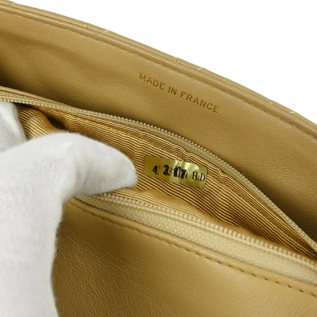 Chanel 1989-1991 Beige Lambskin Classic Square Flap Shoulder Bag 20 - Image 9