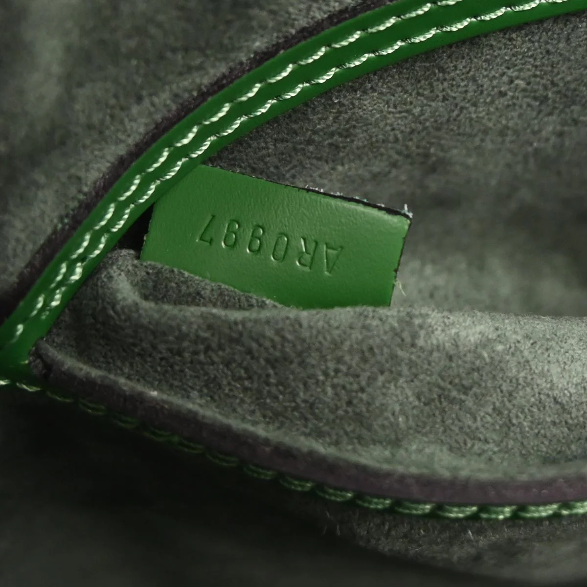 Louis Vuitton 1997 Green Epi Alma 2way Handbag M52144 - Image 10