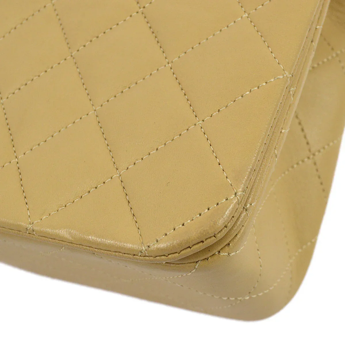 Chanel 1989-1991 Beige Lambskin Turnlock Small Full Flap Shoulder Bag - Image 3