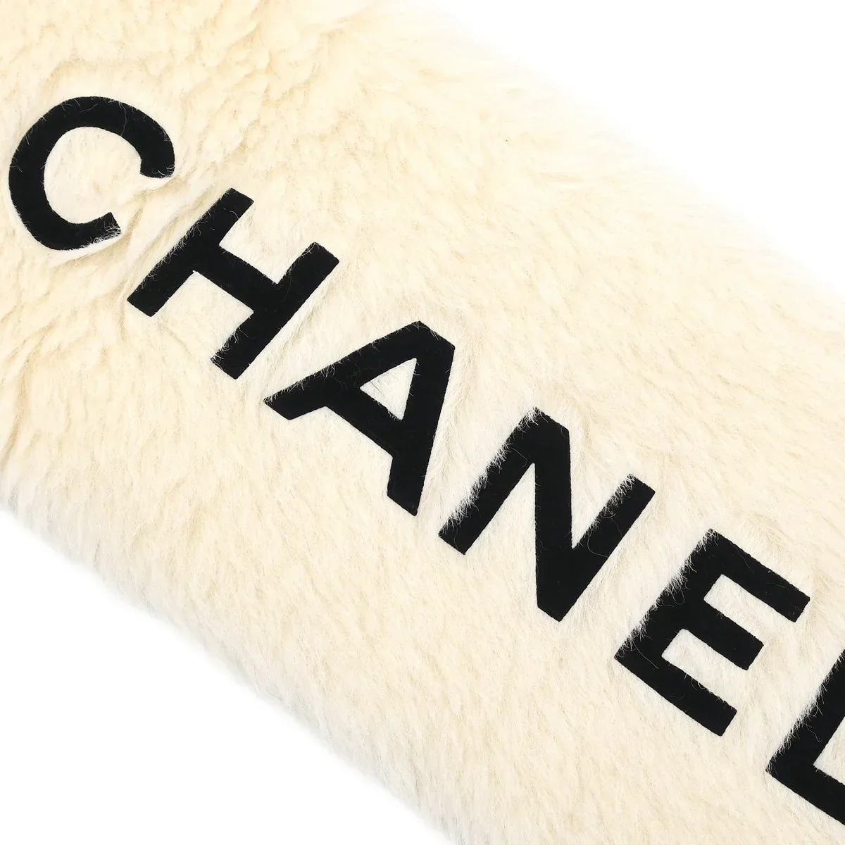 Chanel Fur Shawl White Small Good - Image 4