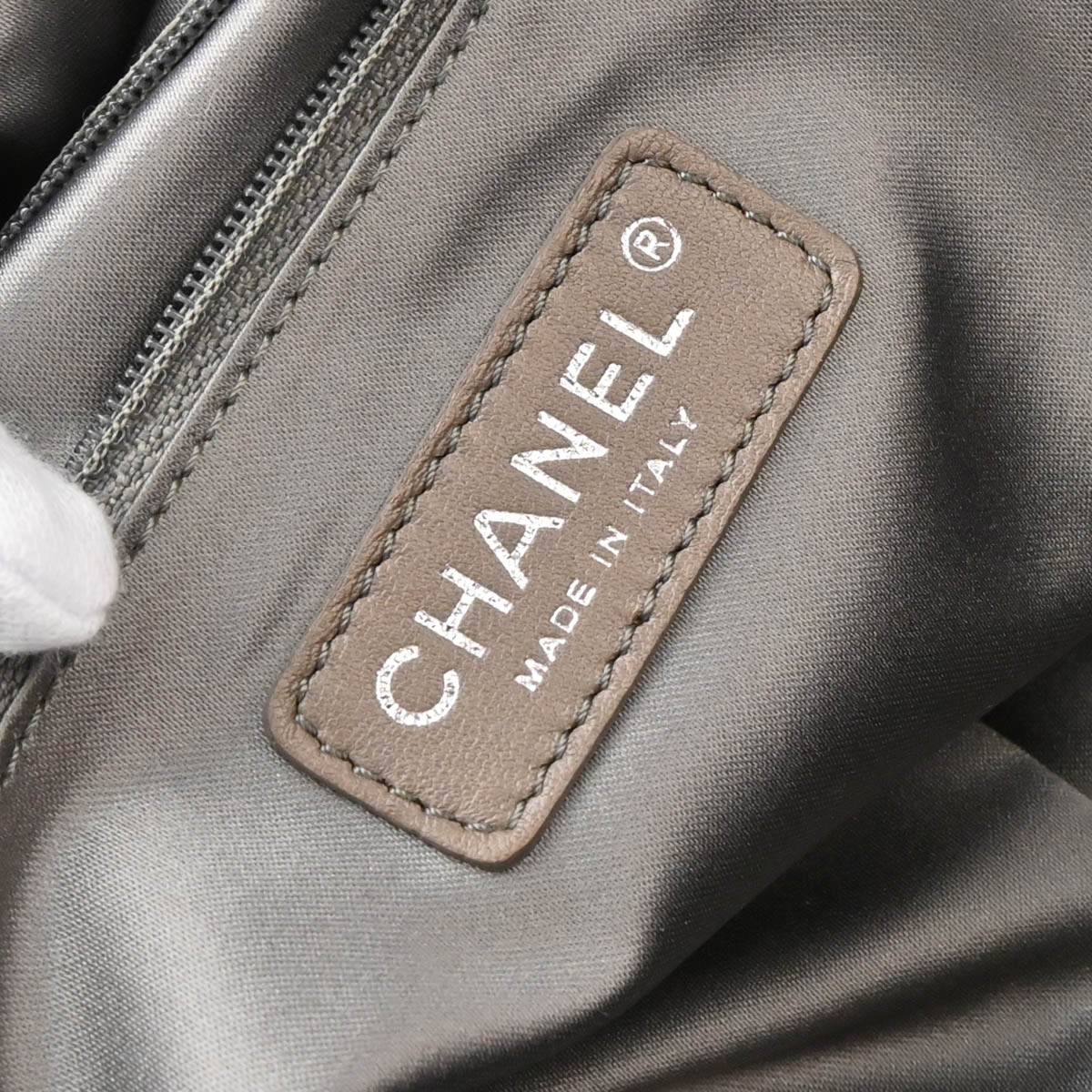 Chanel 2010-2011 Faux Fur Hobo Tote Bag - Image 9