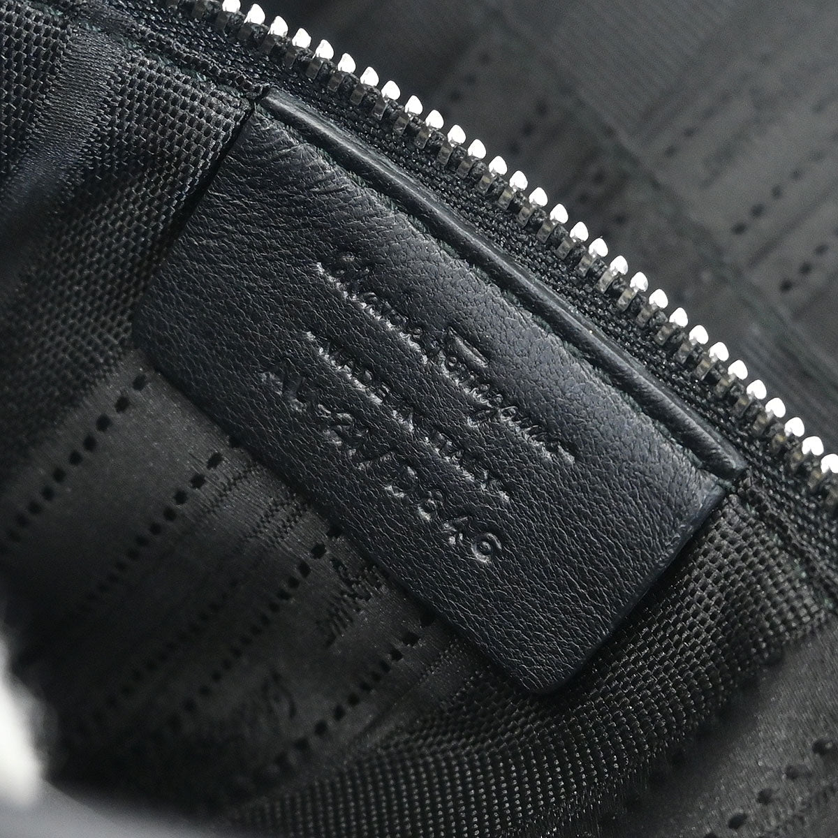 Salvatore Ferragamo Black Vara 2way Shoulder Handbag - Image 10