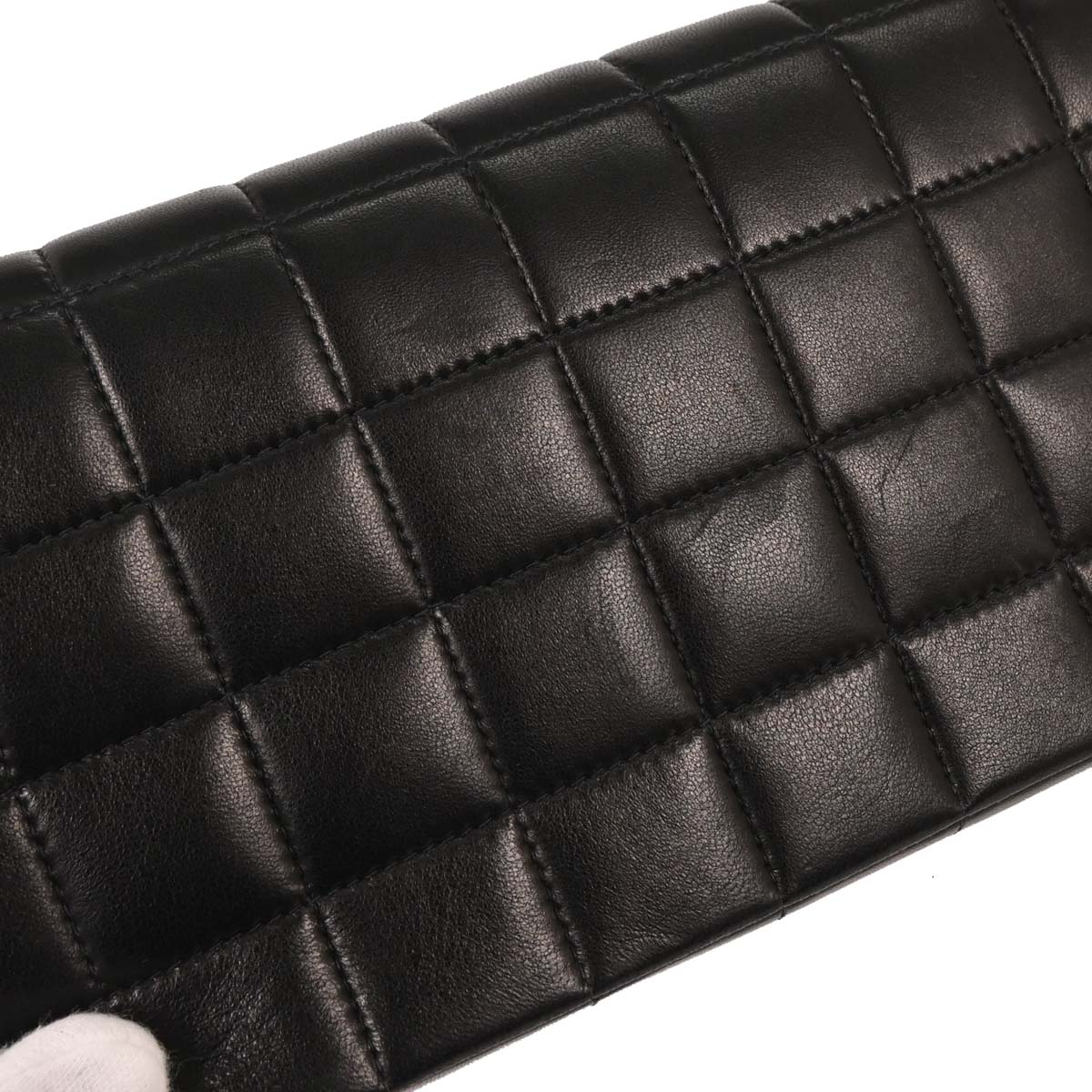 Chanel 2005-2006 Black Lambskin East West Choco Bar Shoulder Bag - Image 3