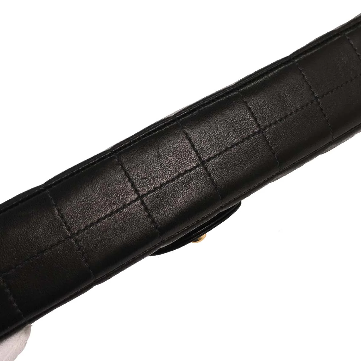 Chanel 2005-2006 Black Lambskin East West Choco Bar Shoulder Bag - Image 4