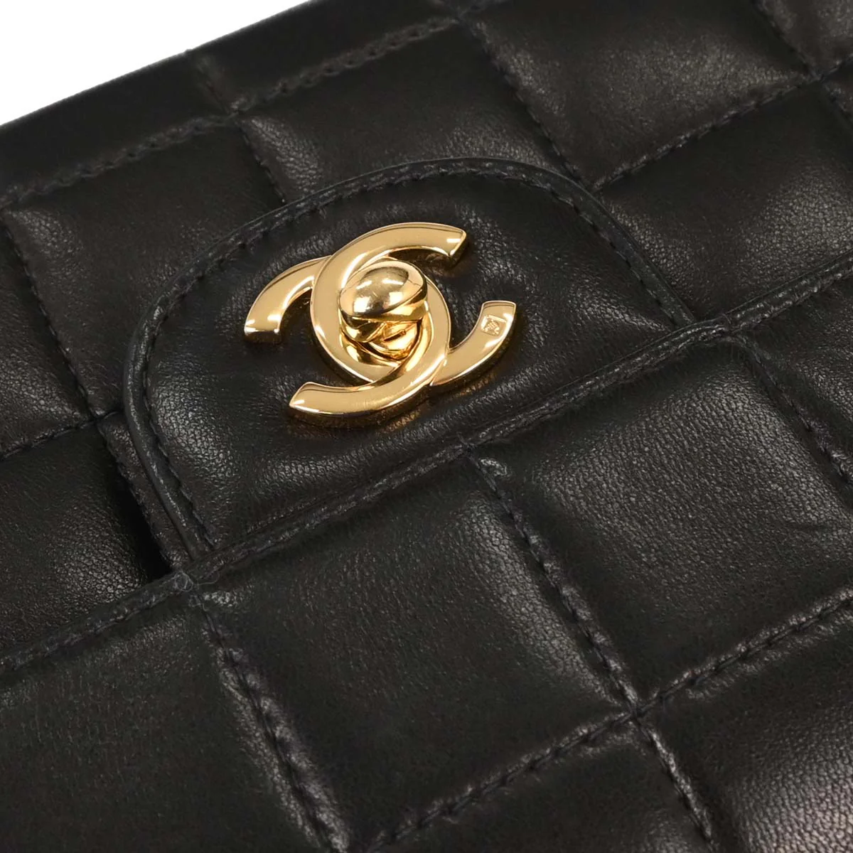 Chanel 2005-2006 Black Lambskin East West Choco Bar Shoulder Bag - Image 5