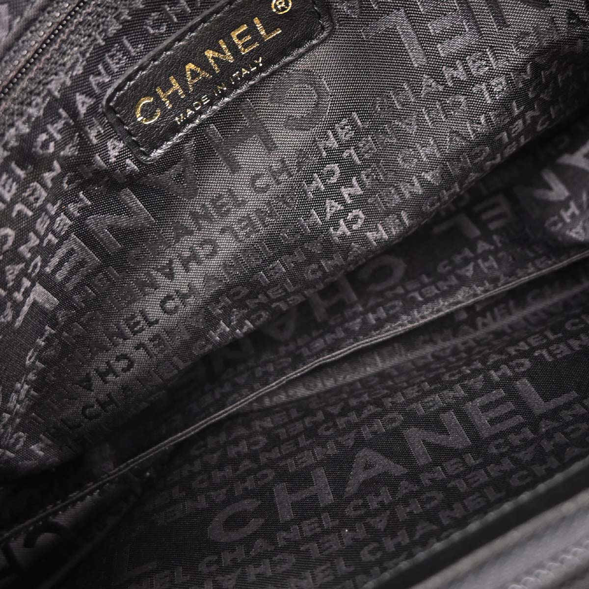 Chanel 2003-2004 Black Calfskin Handbag - Image 8