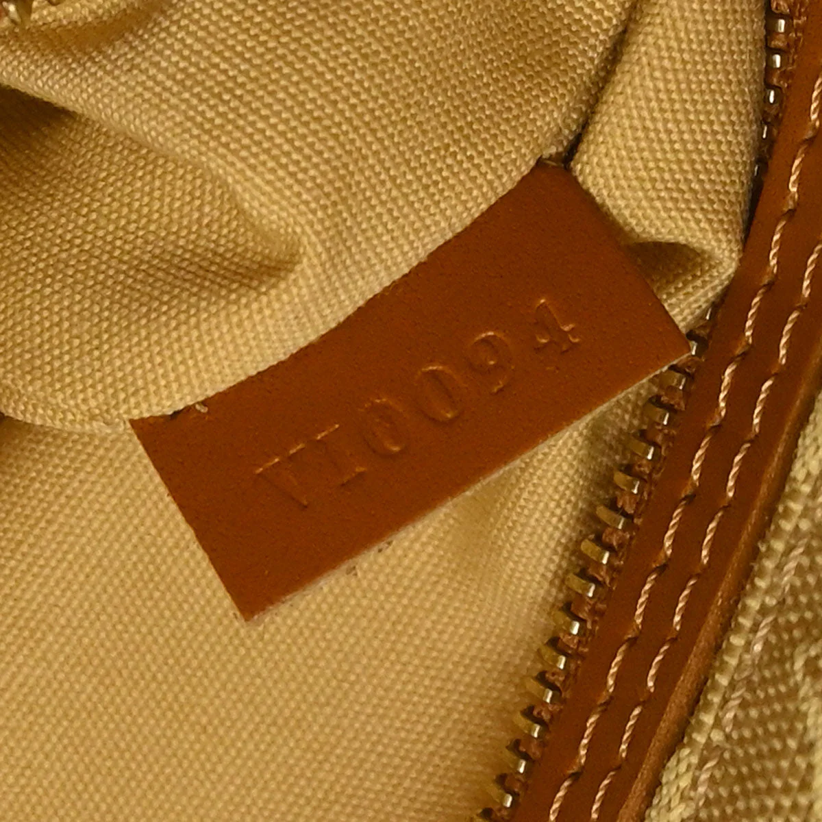 Louis Vuitton Monogram Mini Besace Mary Kate Shoulder Bag M92323 - Image 8