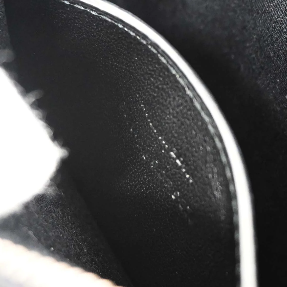 Saint Laurent Black Leather Heart Shoulder Bag - Image 10