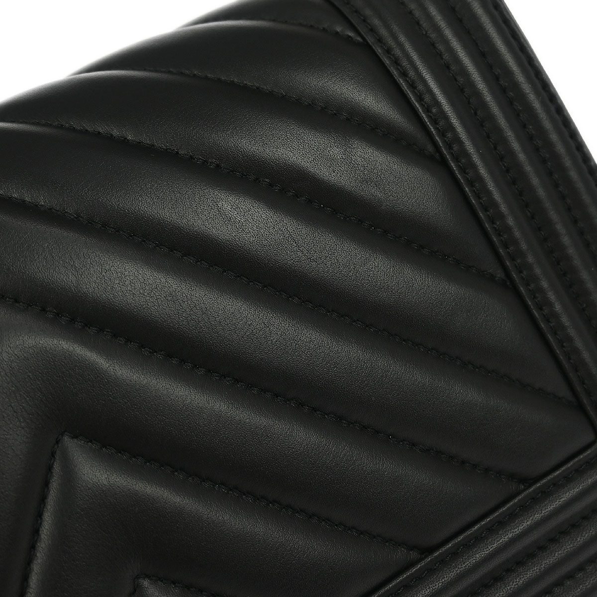 Boy Chanel 2019 Black Lambskin Chevron Medium Shoulder Bag - Image 4