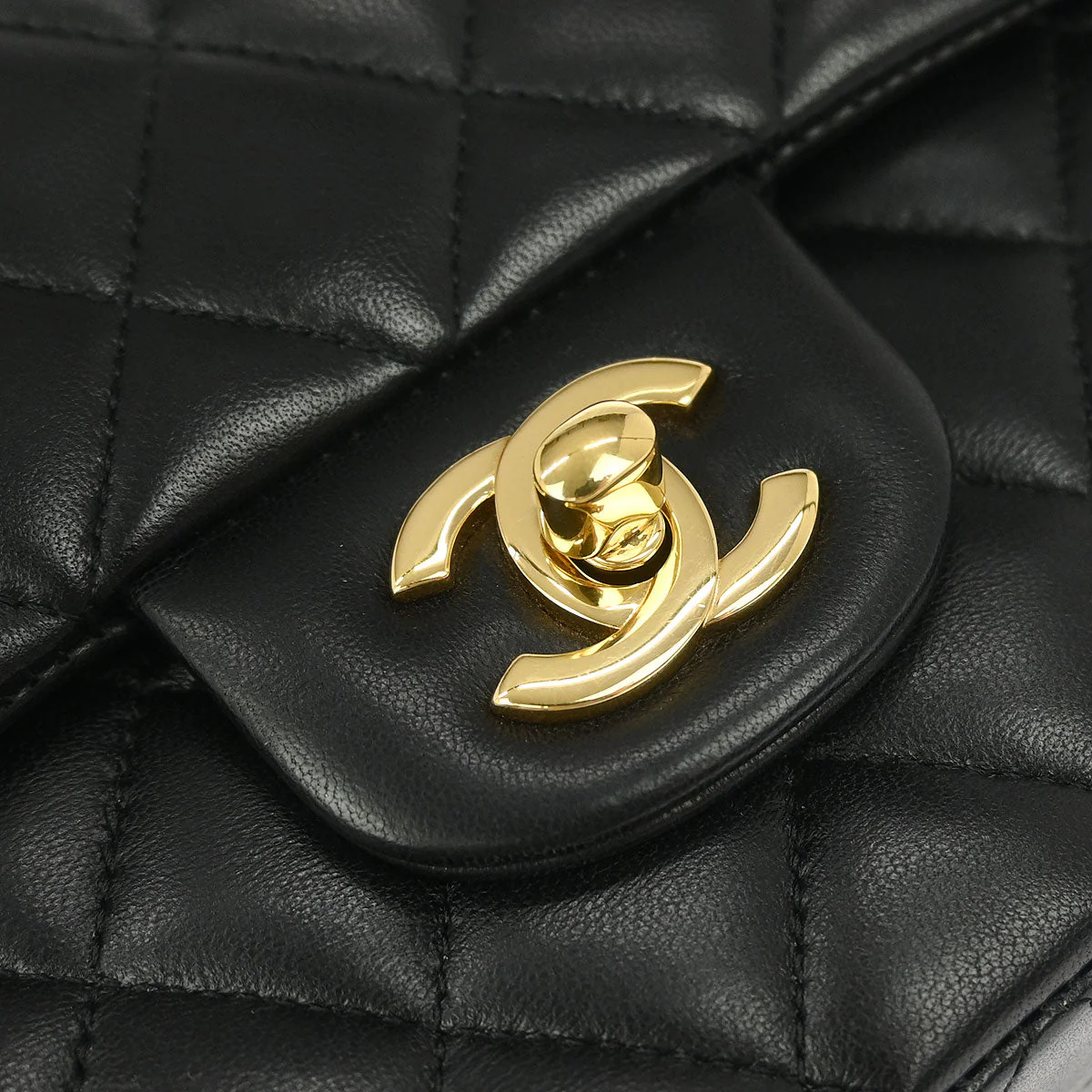 Chanel 2018 Black Lambskin Medium Classic Double Flap Shoulder Bag - Image 4