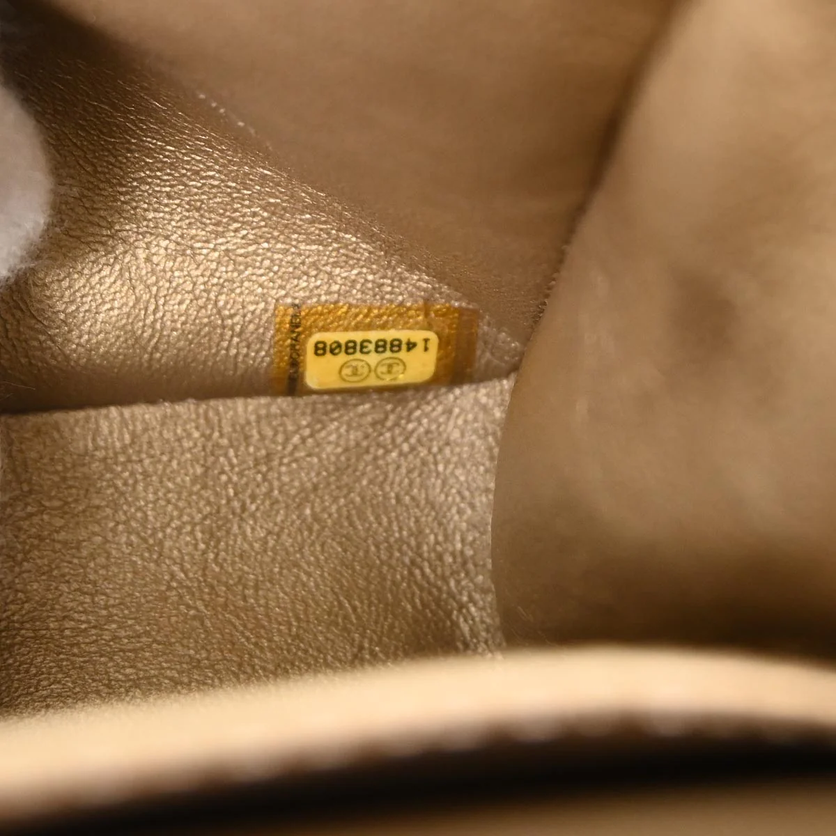 Chanel 2010-2011 White Tweed Garden Party Medium Classic Double Flap Shoulder Bag - Image 10