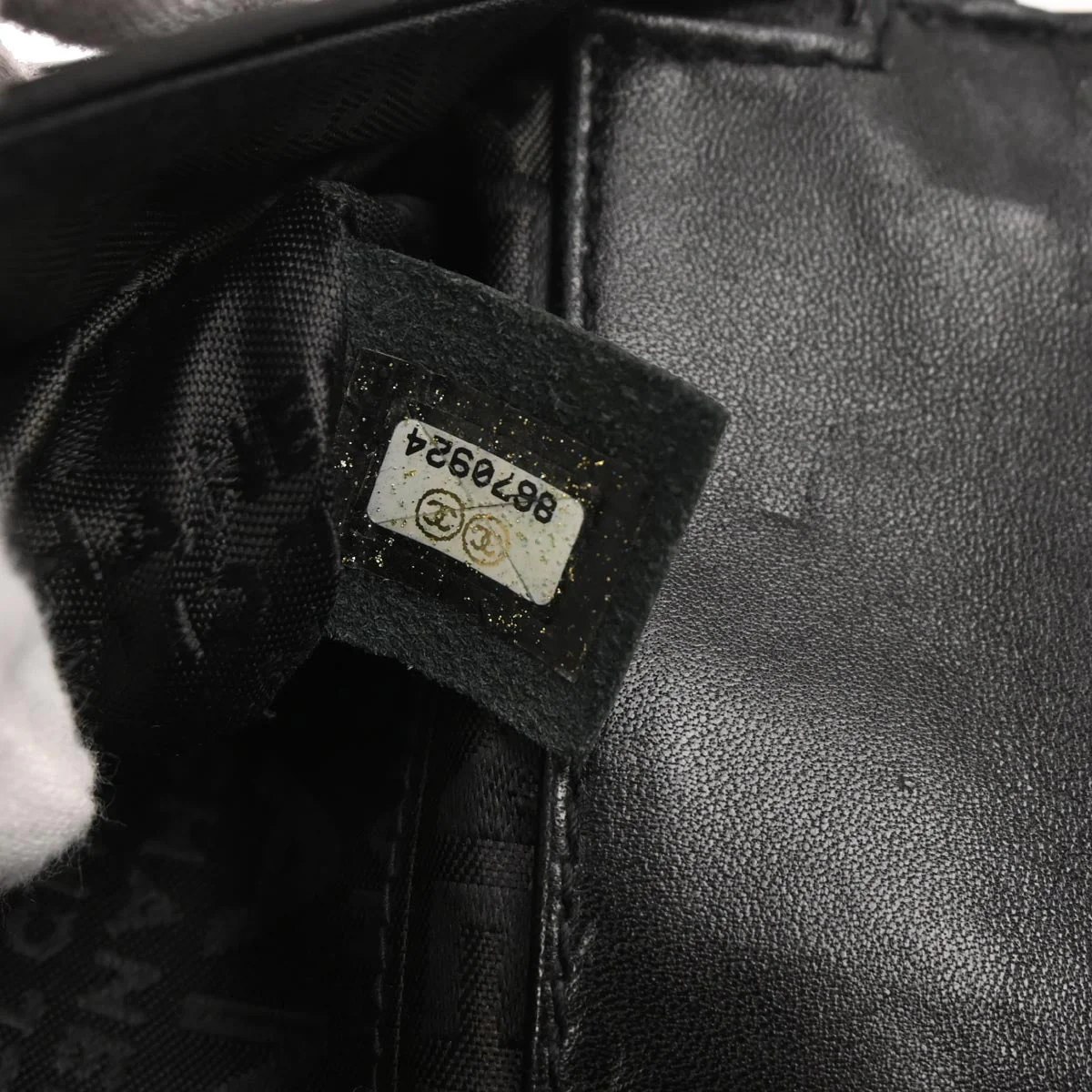 Chanel 2003-2004 Black Patent Leather Shoulder Bag - Image 10
