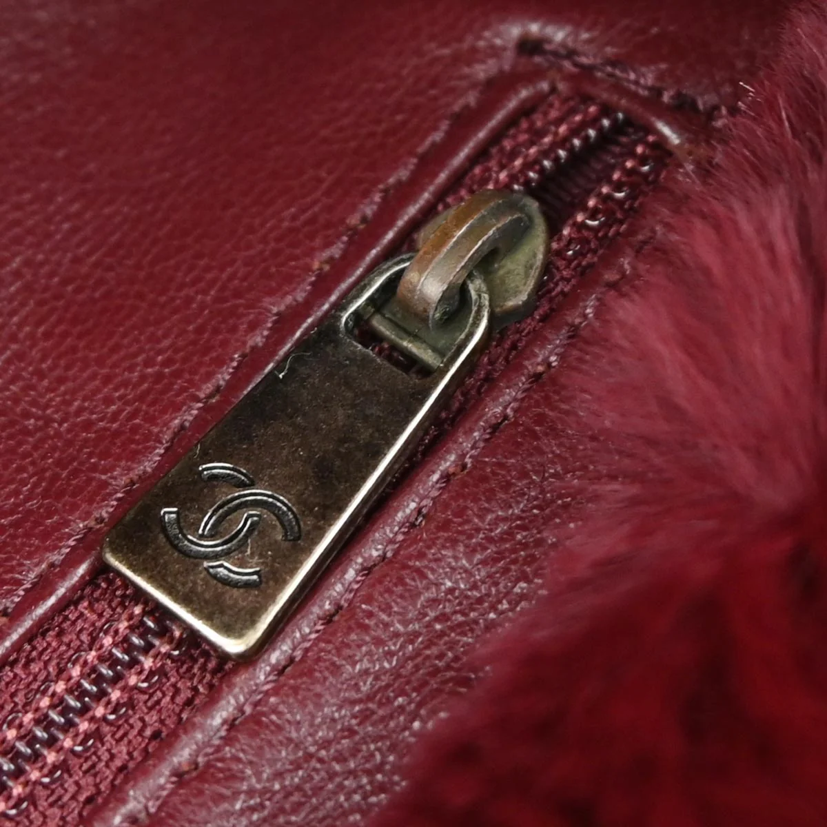 Chanel 2000-2002 Bordeaux Lapin Fur Tote Shoulder Bag - Image 10