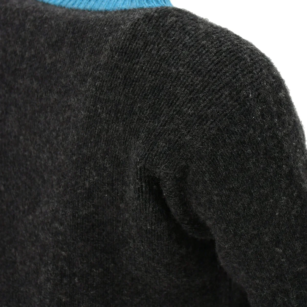 Chanel 1996 CC V-neck Cashmere Jumper #42 - Image 3