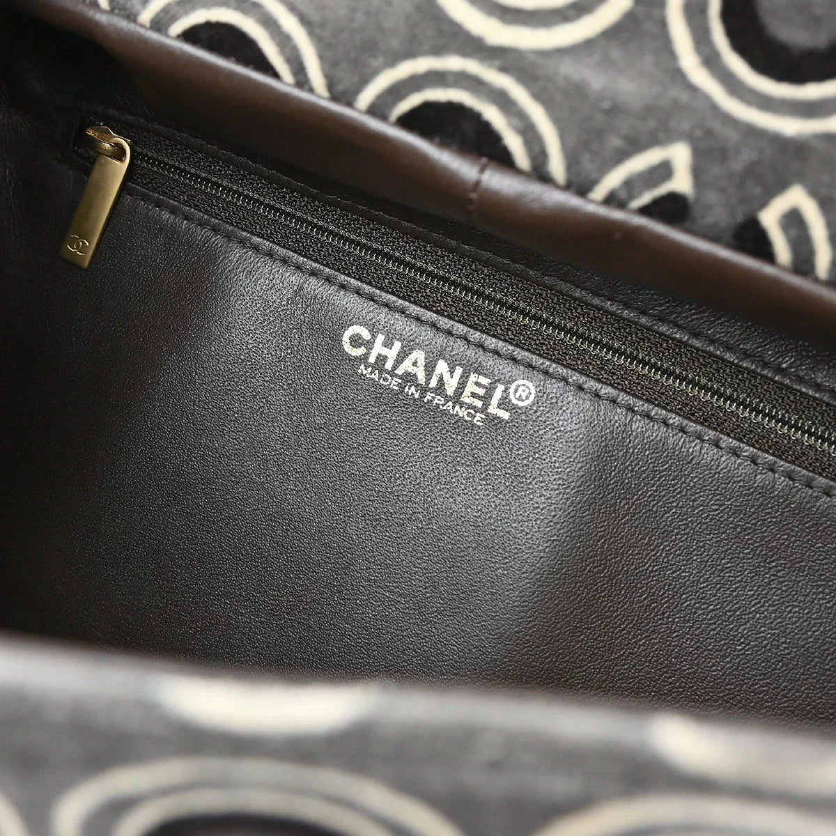 Chanel 2002-2003 Gray Velvet COCO Handbag - Image 8