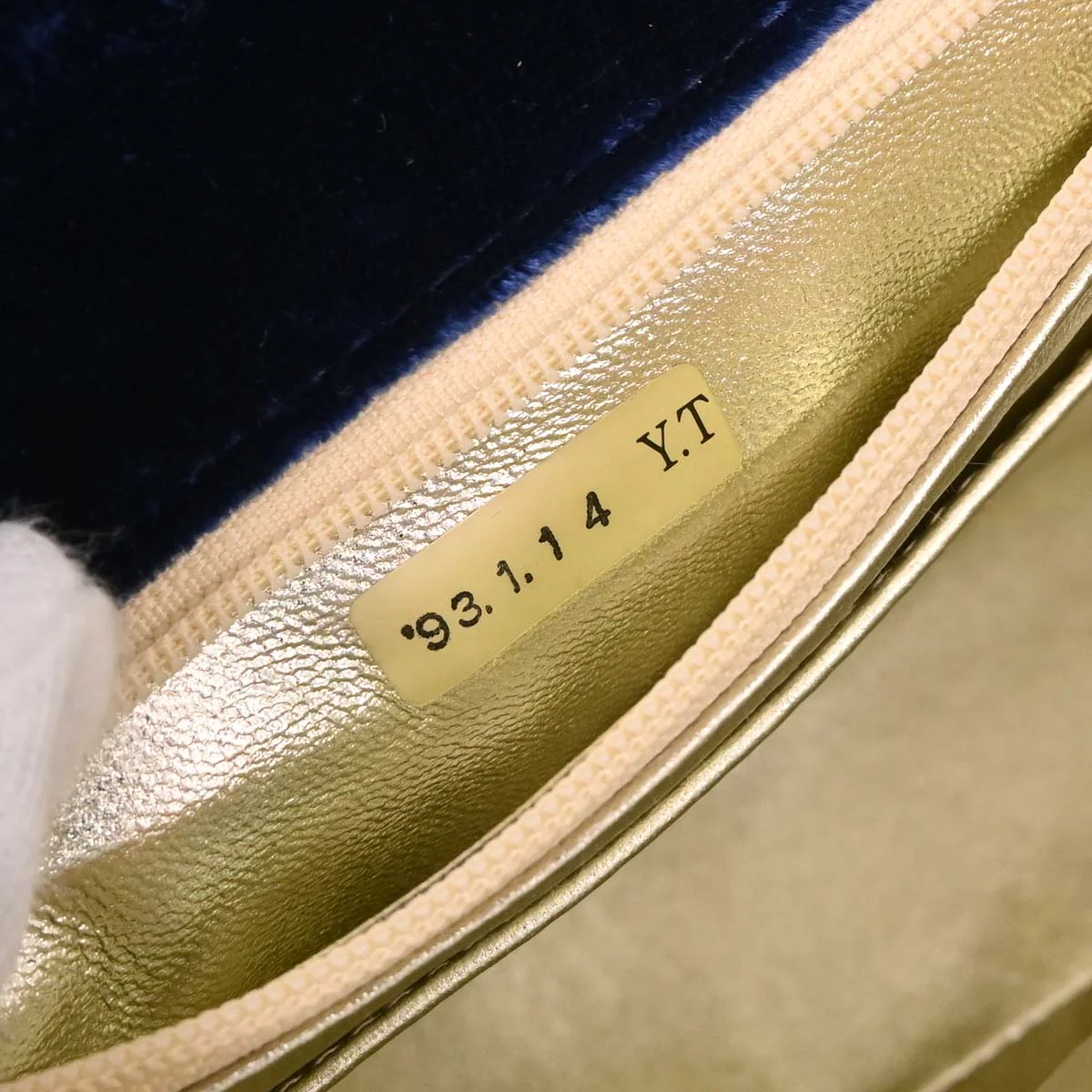Chanel 1991-1994 Navy Velvet Rhinestone Shoulder Bag - Image 8