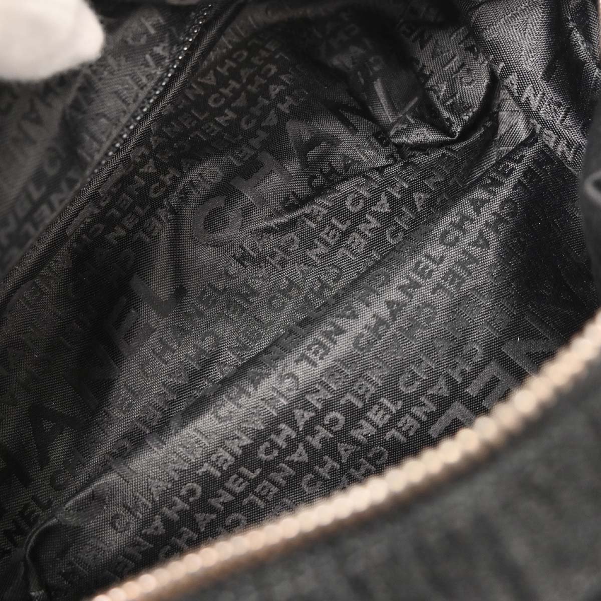 Chanel 2005-2006 Black Canvas Chain Print Handbag - Image 7