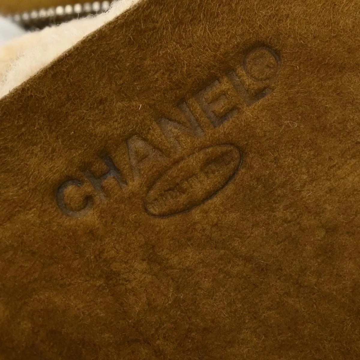 Chanel 2000-2001 Brown Sheepskin Shoulder Bag - Image 9